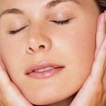 Biomédica explica benefícios de cosméticos naturais do momento para pele e cabelos